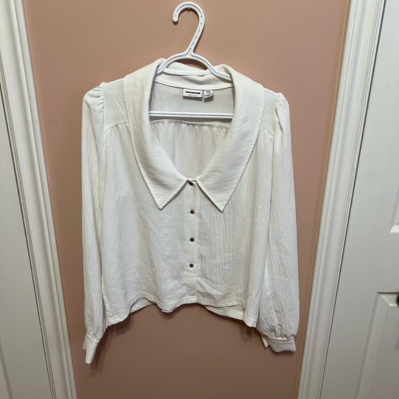 4/$10 large collar blouse - Picture 2 of 4